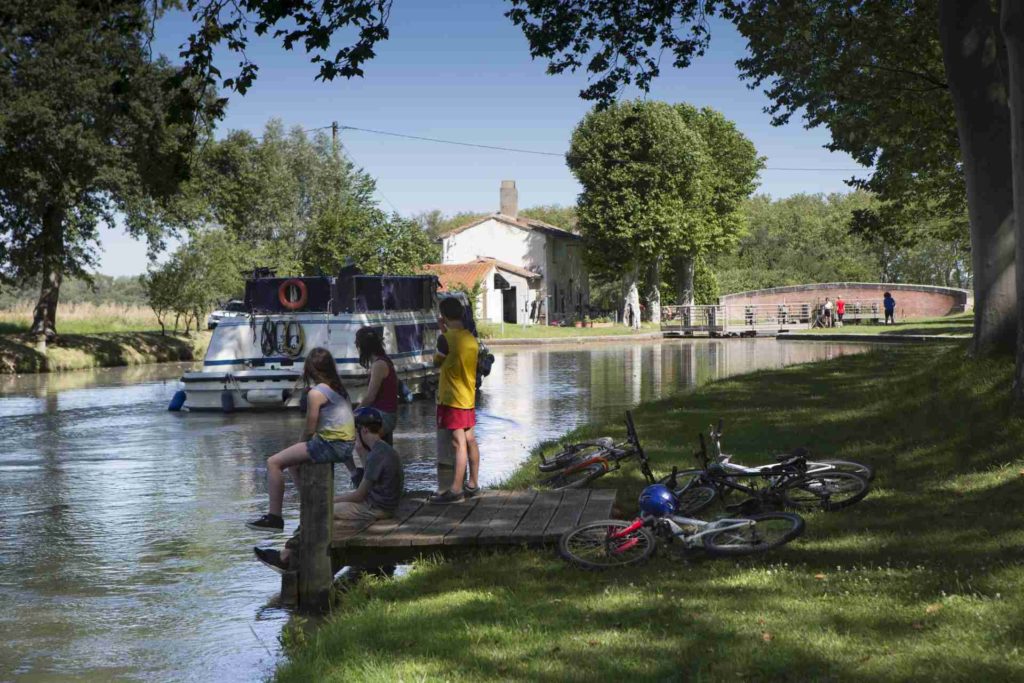 Kanal-Schleuse im Laurageais