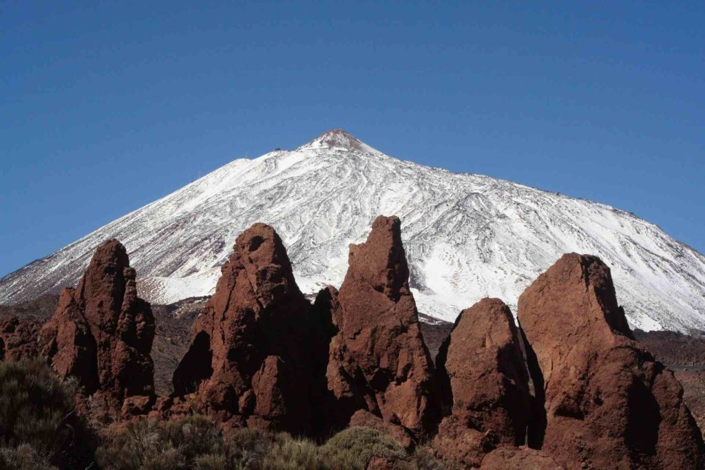 Schneebedeckter Teide im Winter