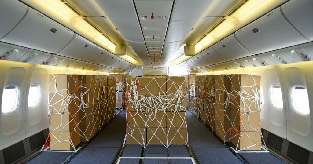 Fracht statt Passagiere in Emirates Boeing 777