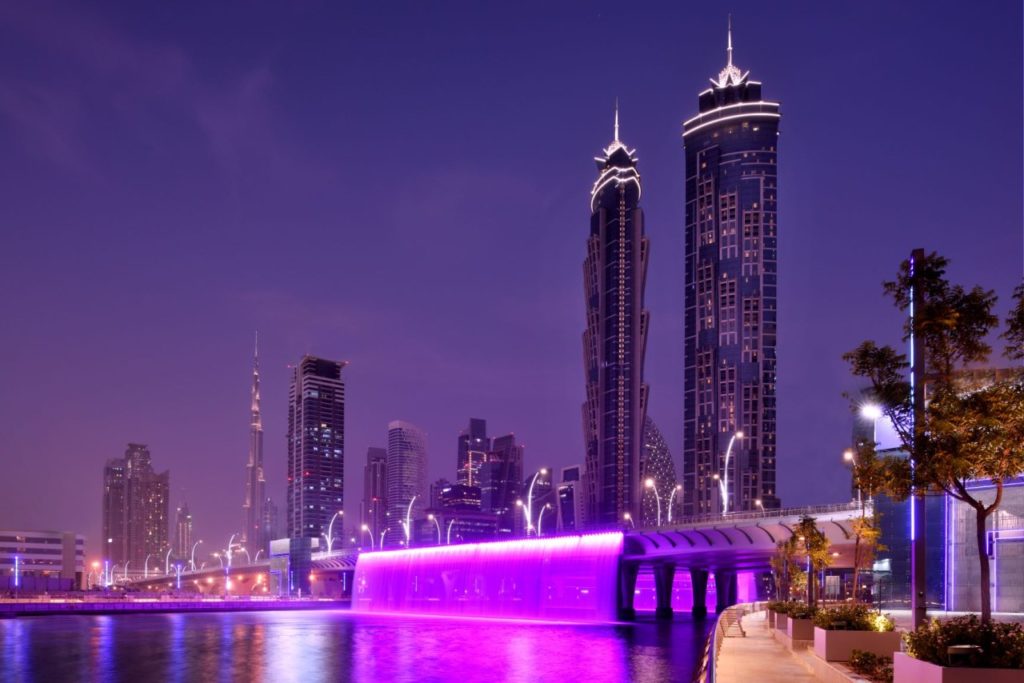 JW Marriott Marquis Dubai bei Nacht