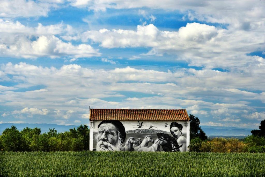 Künstlerisches Graffiti an Scheune Penelles