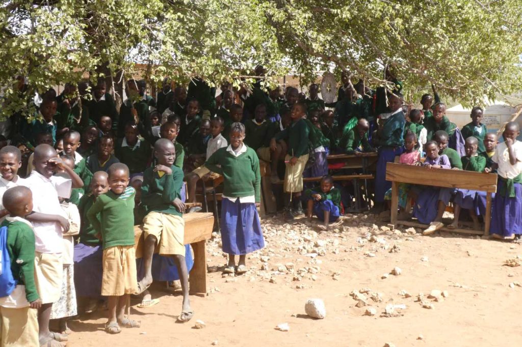 Primary School Kampuni Tansania - Unterricht im Freien