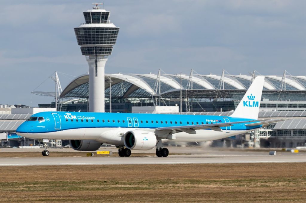 KLM Cityhopper Embraer 195-E2 am Flughafen München