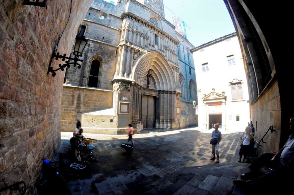 Plaza de Sant Lu und Puerta Sant Lu Barcelona