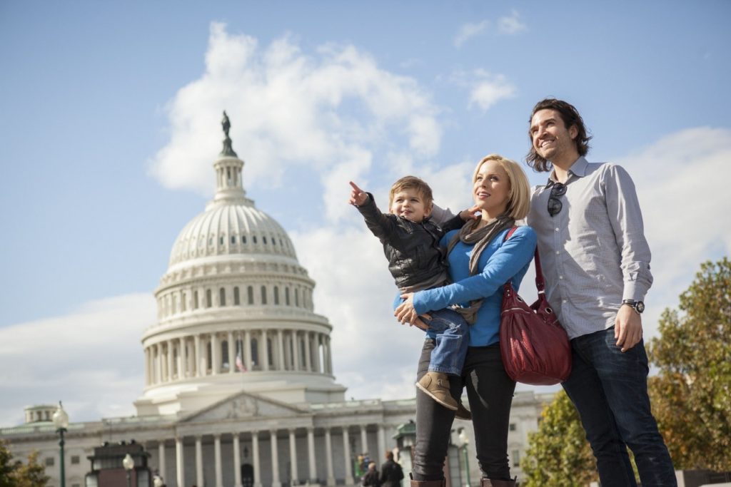 Familie vor dem Capitol Building in Washington,DC