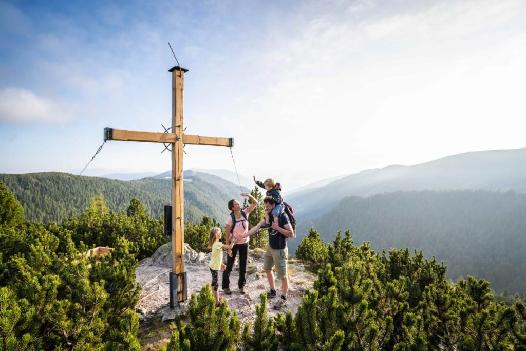 Gipfelsieg mit Familie am Arkerkopf