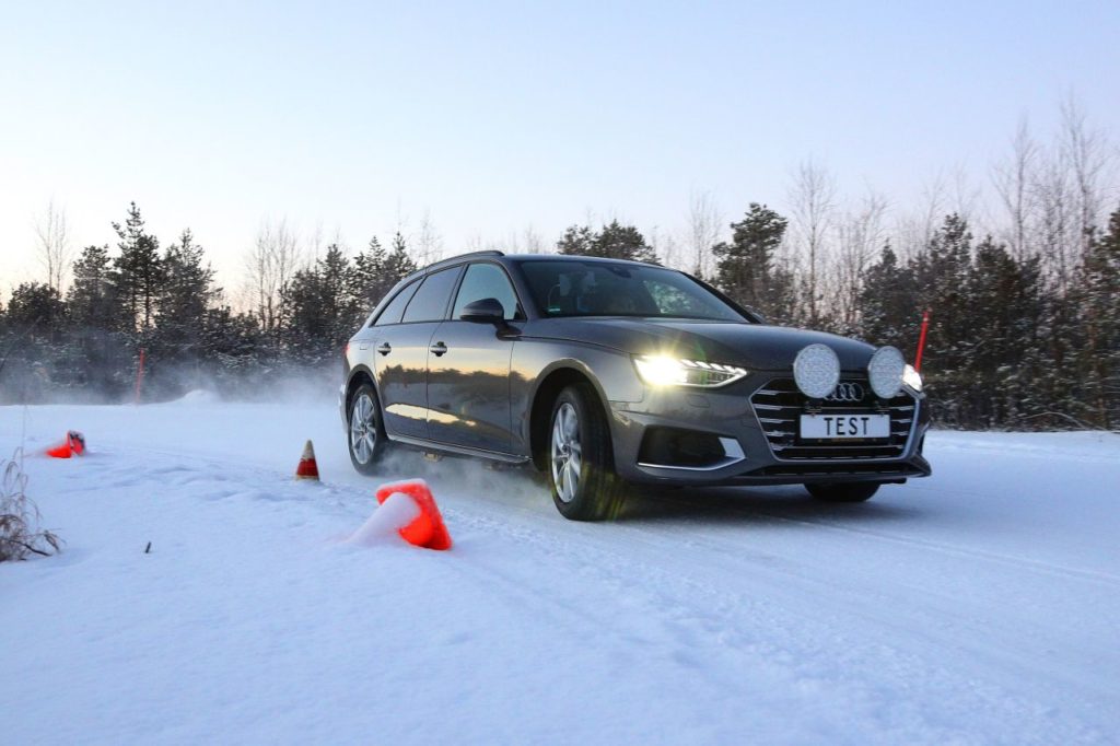 Audi A4 Testfahrzeug Winterreifen 2021