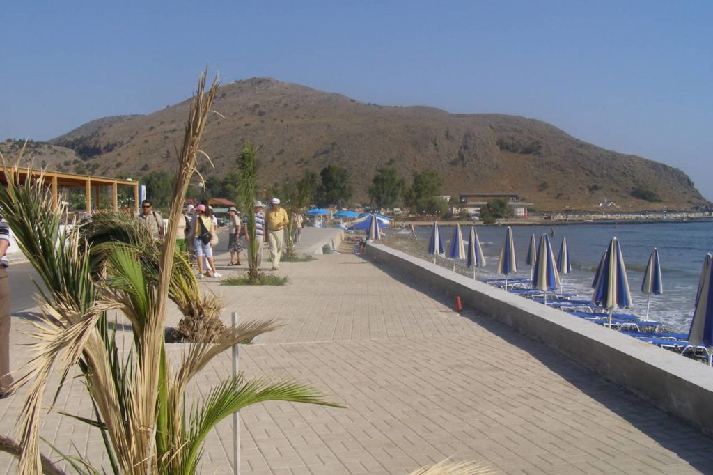 Strand und Promenade von Georgioupolis Kreta