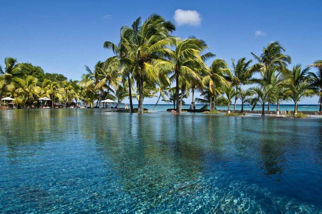 Mauritius Infinity Pool mit Meerblick