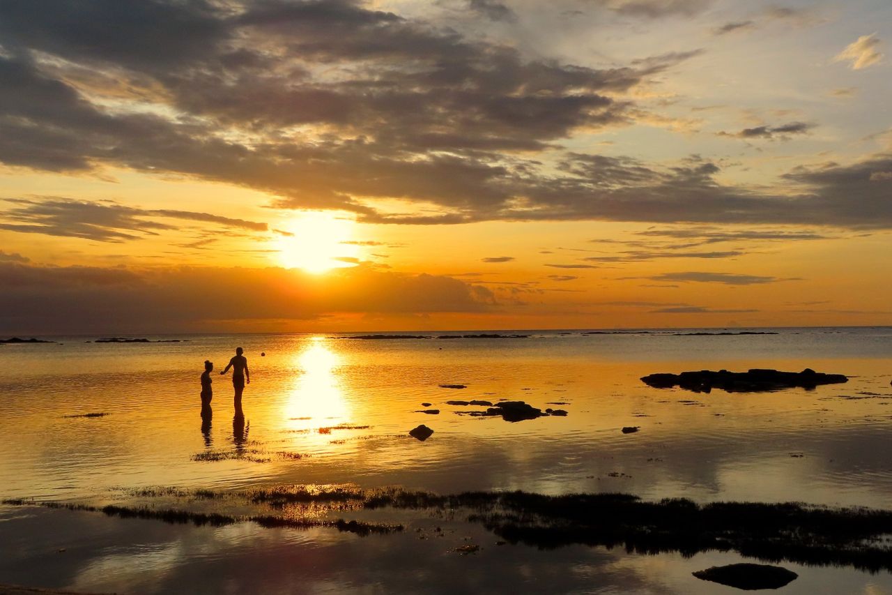 Sonnenuntergangsstimmung an der Küste von Mauritius