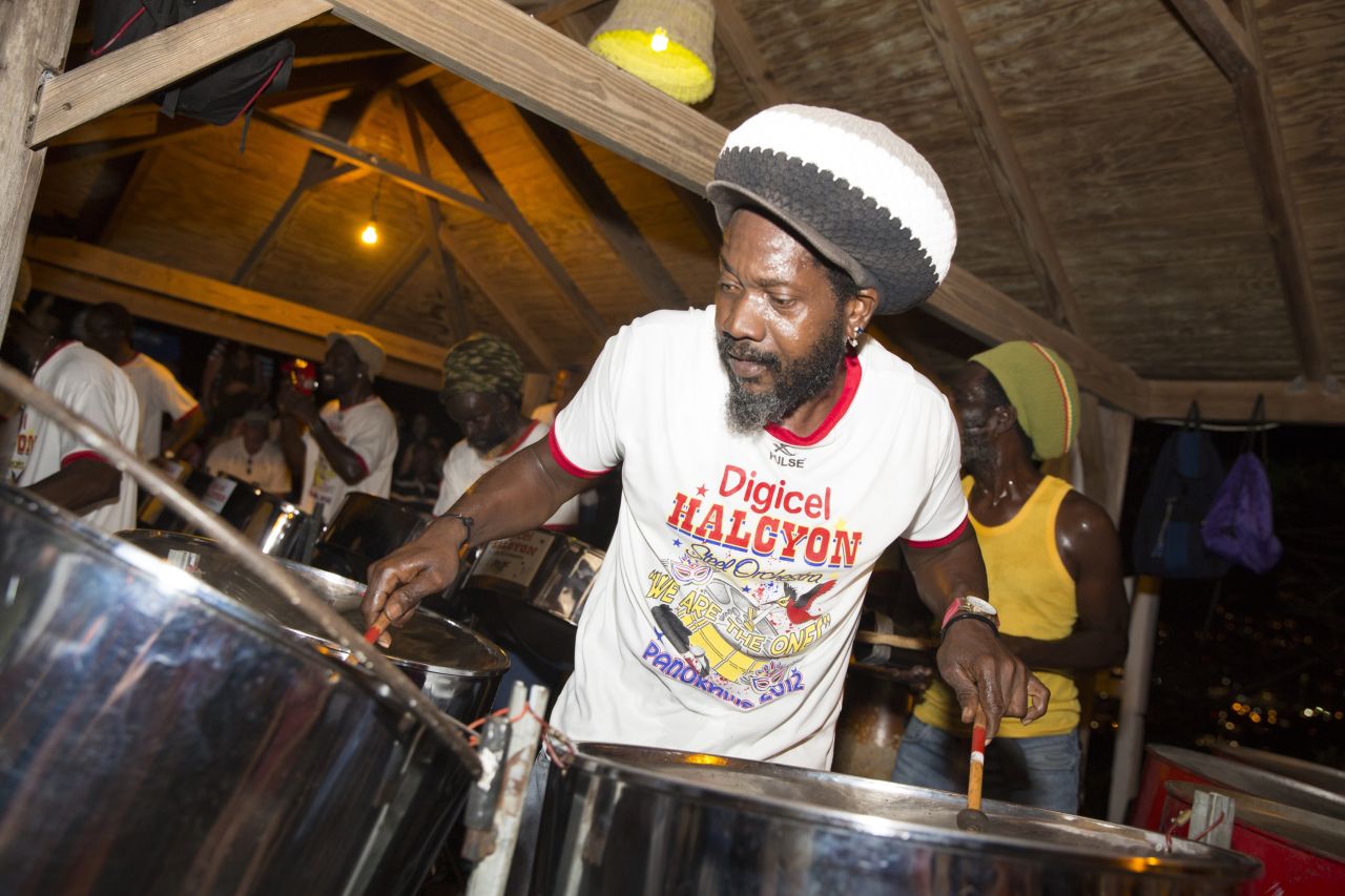 Steelpan-Musiker bei der Shirley Heights Sunday Sunset Party