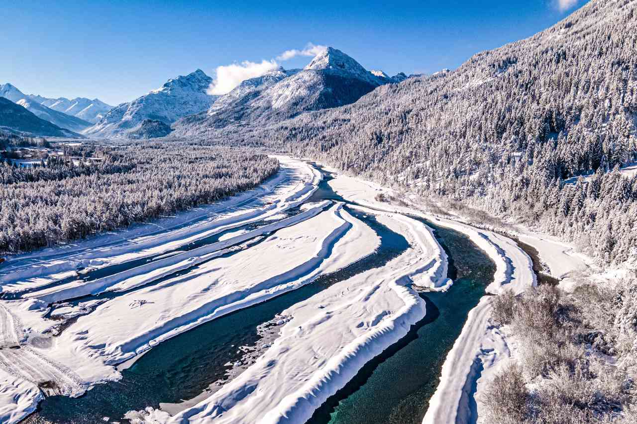 Wildfluss Lech Schneelandschaft