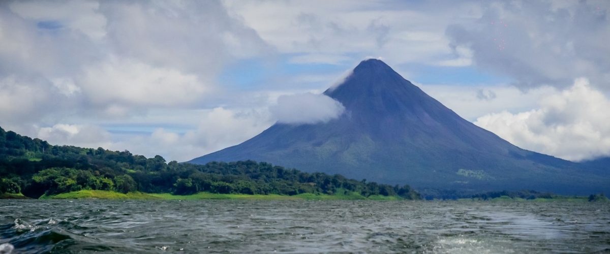 Arenal-See mit Vulkan Arenal Costa Rica