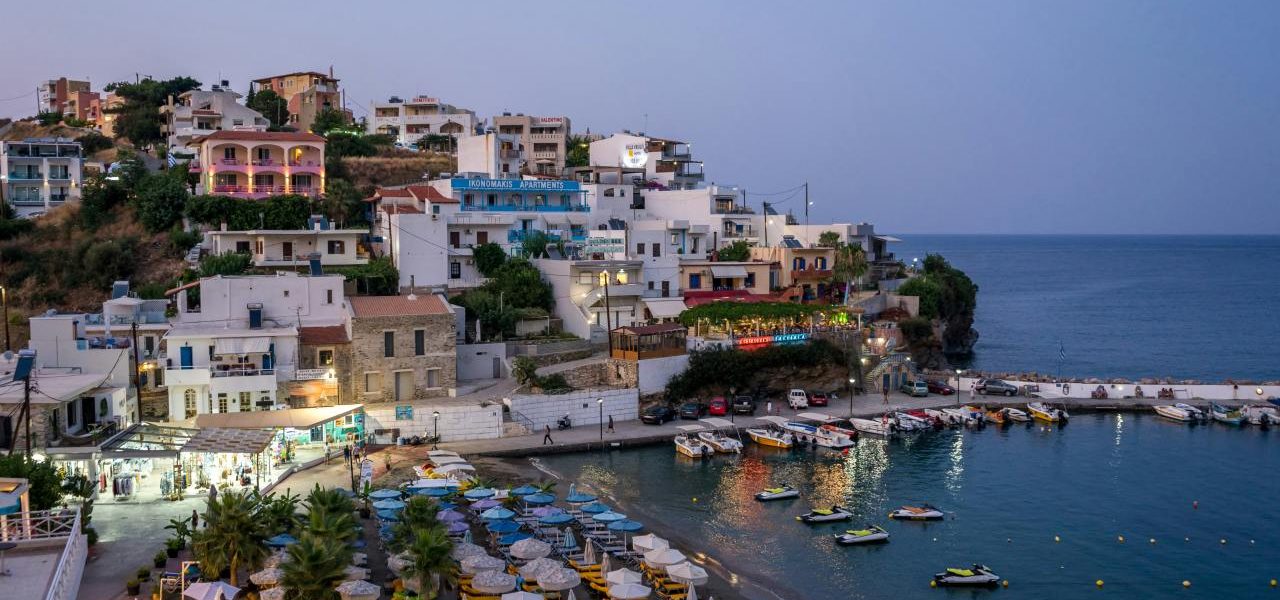 Bali Kreta Strand in der Abenddämmerung