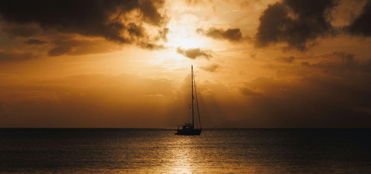 Beau Vallon Segelboot Sonnenuntergang