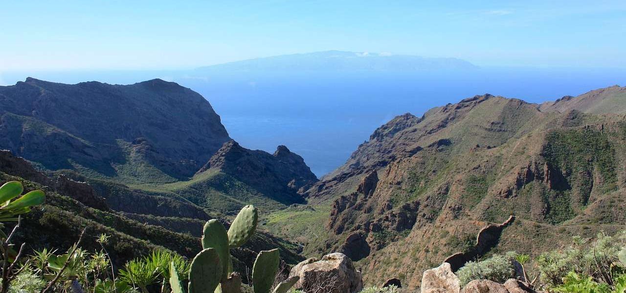 Berglandschaft La Gomera mit Blick auf Teneriffa