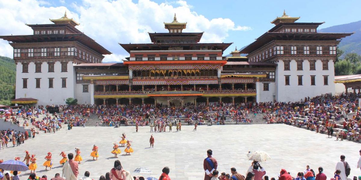 Besucher beim Thimphu Festival Bhutan