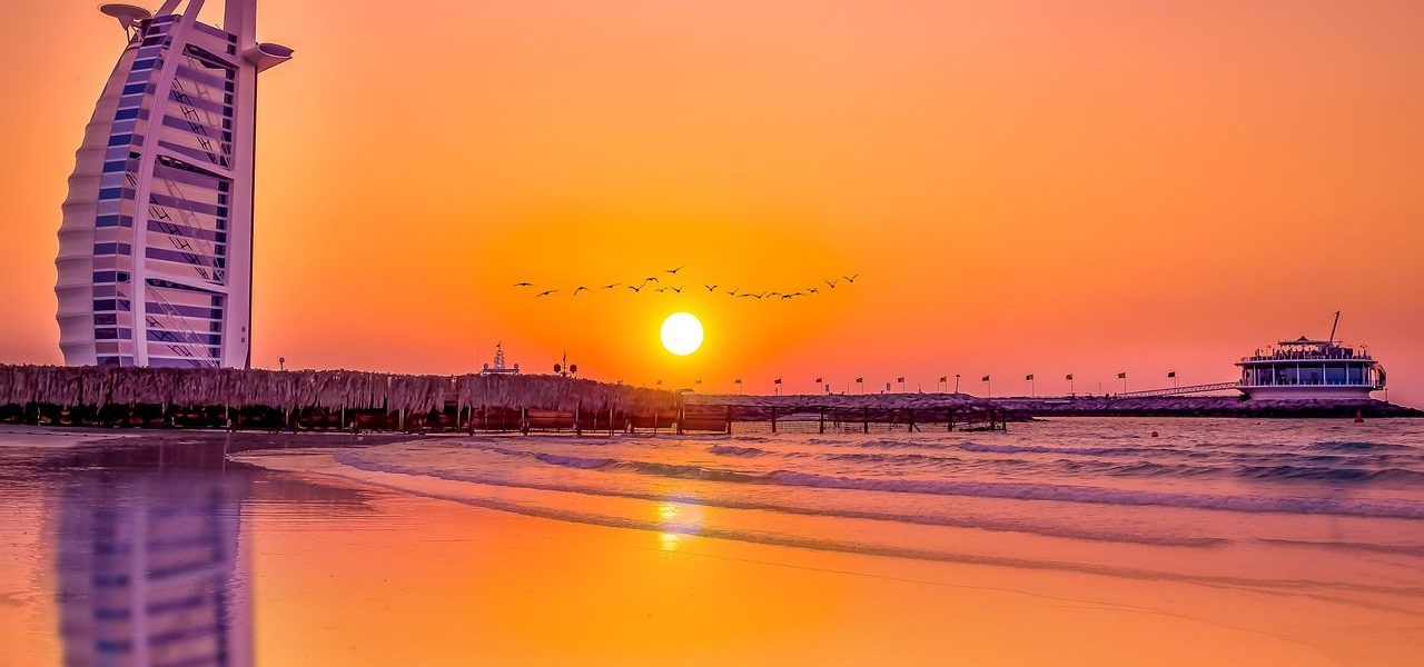 Burj al Arab bei Sonnenuntergang