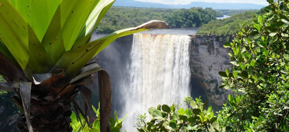 Die Kaieteur Falls - spektakulärster Wasserfall in Guyana