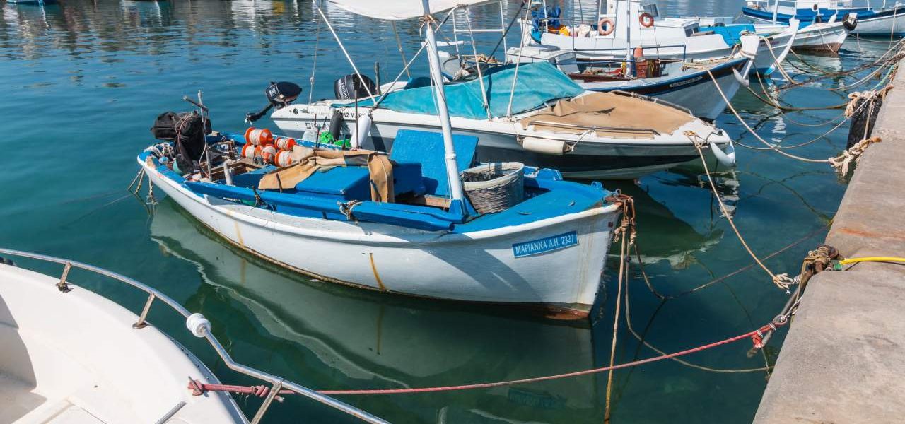 Fischerboote im Hafen von Milatos