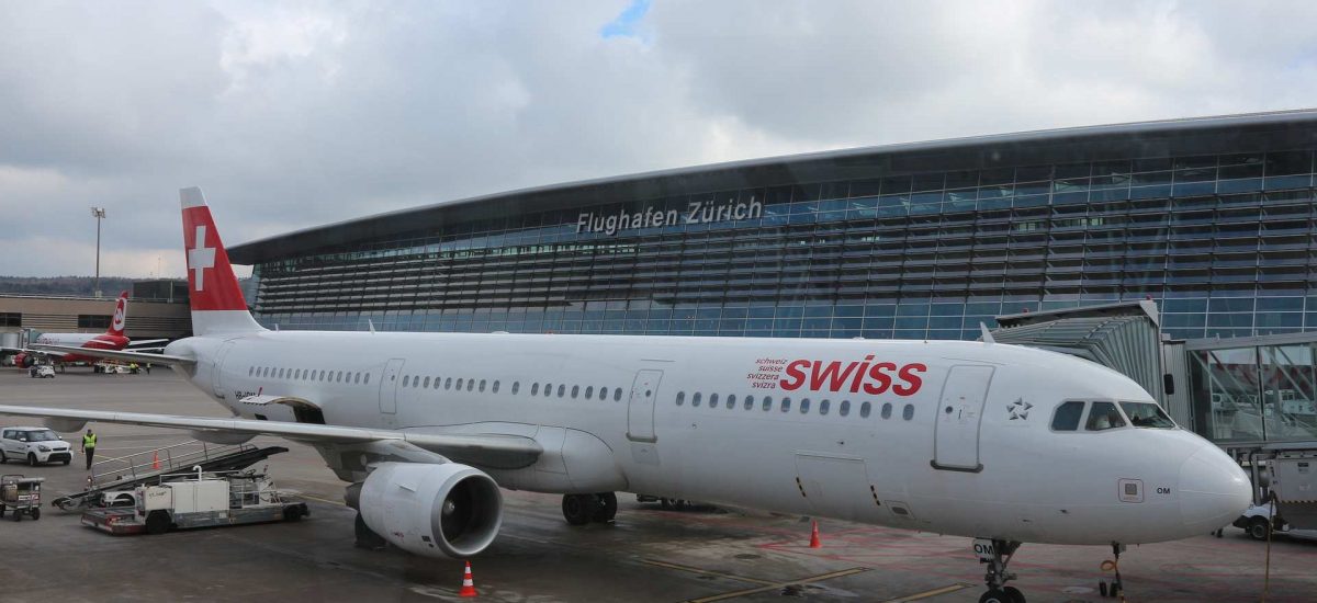 Flughafen Zürich Swiss Flugzeug auf dem Vorfeld