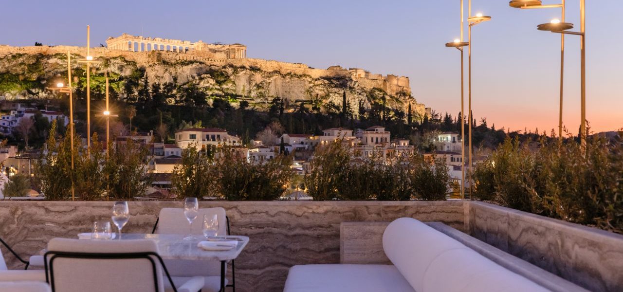 Grecotel The Dolli Blick auf die Akropolis vom Rooftop Restaurant