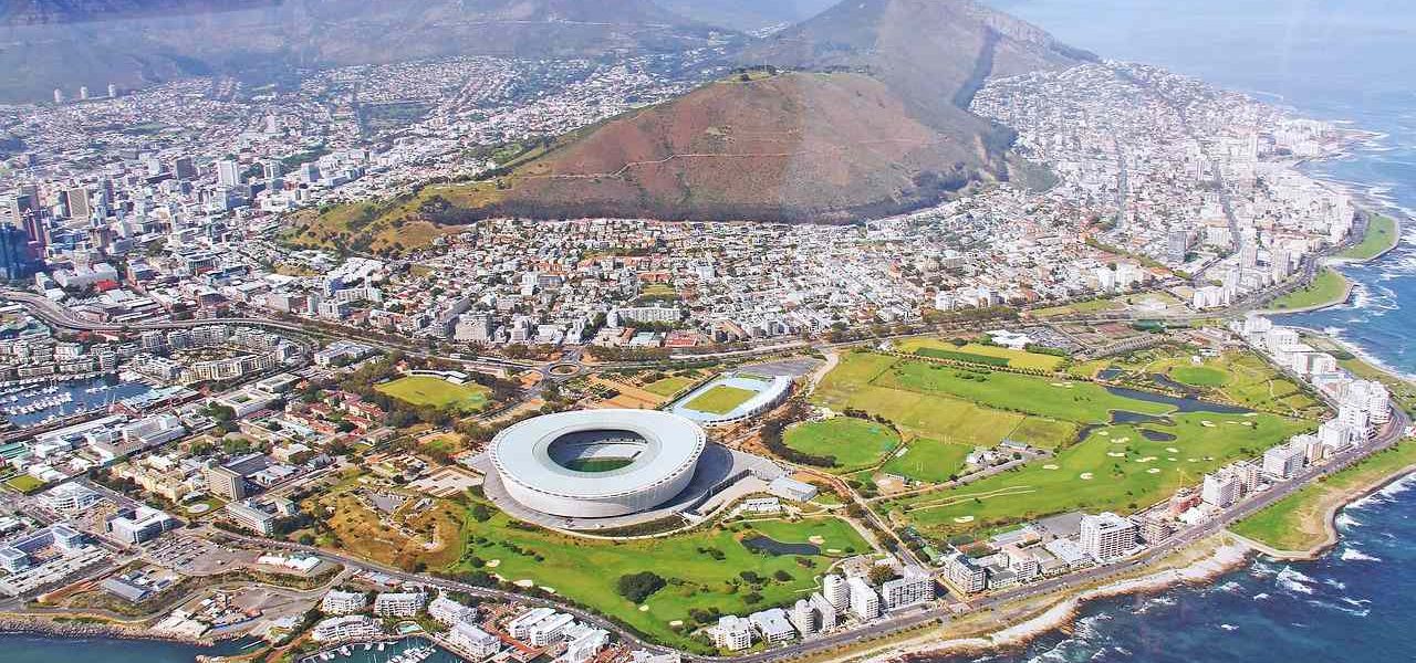 Kapstadt mit Cape Town Stadium aus der Luft