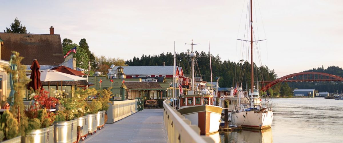 La Conner Promenade und Hafen