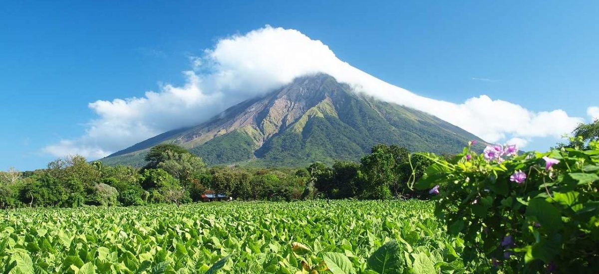 Nicaragua fruchtbare Landschaft Vulkan