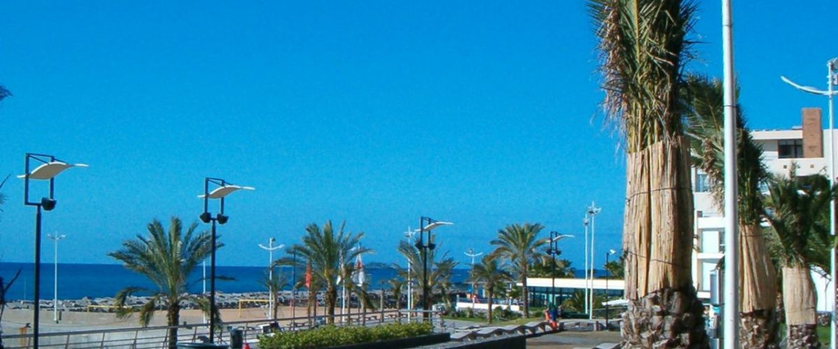 Promenade beim Yachthafen von Calheta