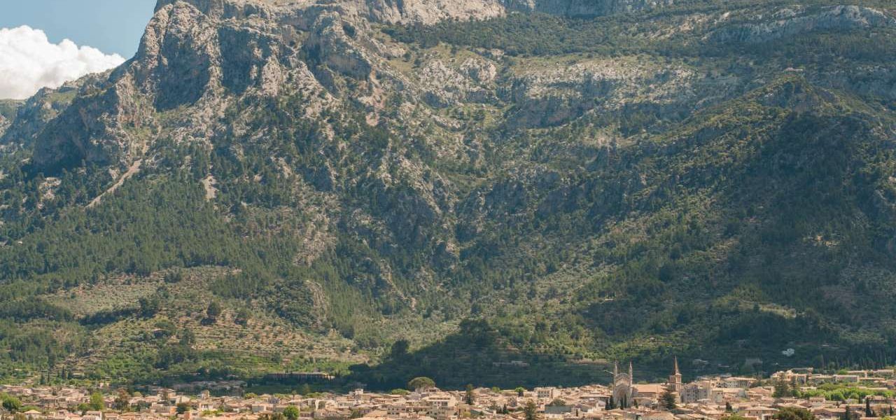 Sóller am Fuße des Tramuntana-Gebirges