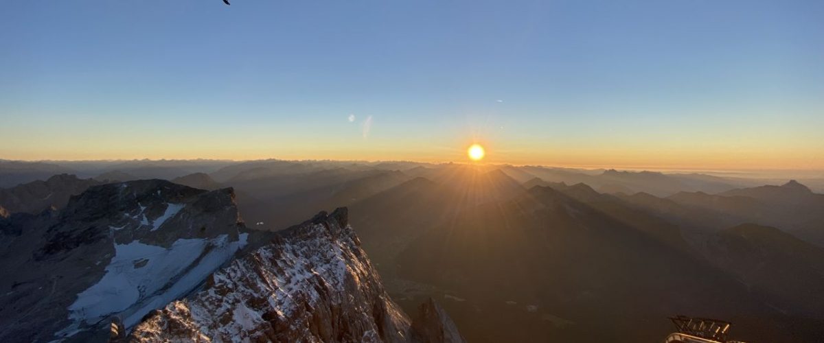 Sonnenaufgang Tiroler Zugspitz Arena