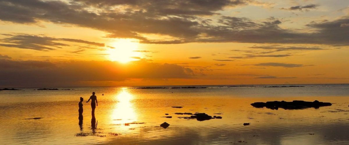 Sonnenuntergangsstimmung an der Küste von Mauritius