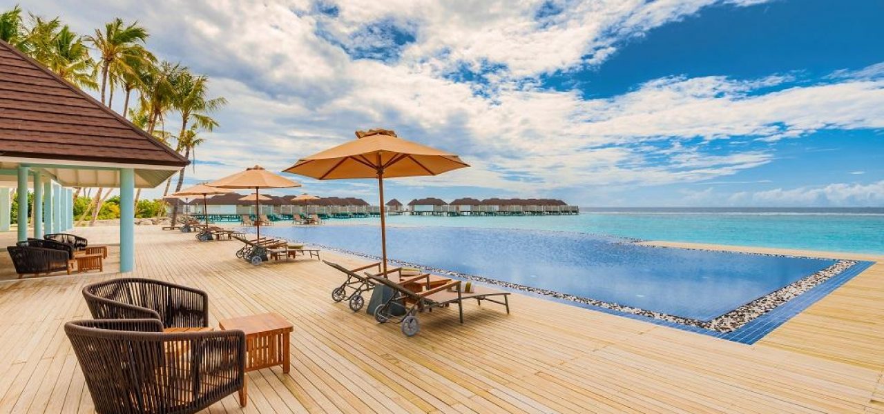 Sun Siyam Olhuveli Maldives Pool mit Meerblick