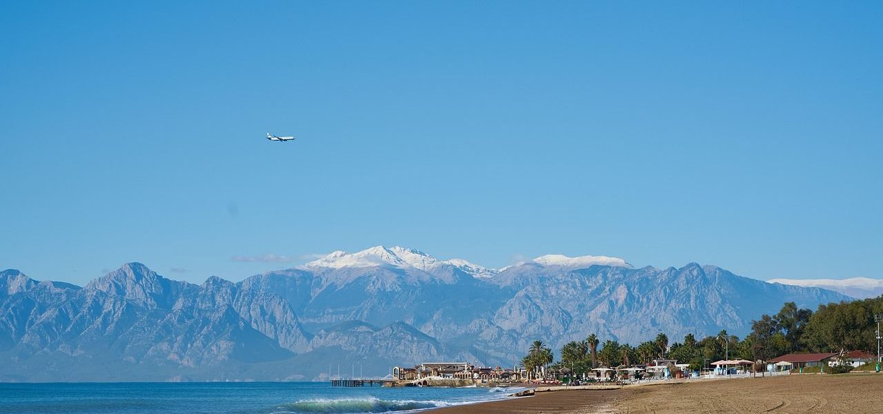 Tausrusgebirge schneebedeckte Berge Antalya